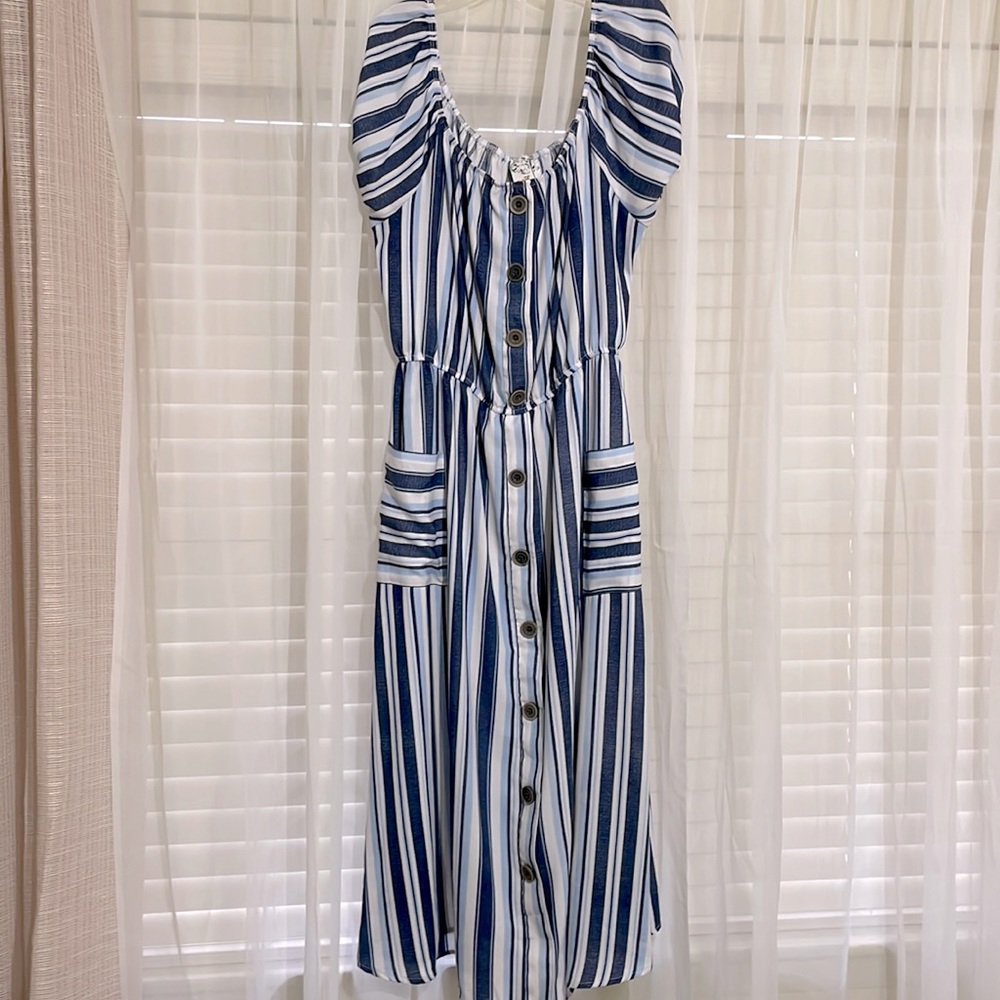 Excellent condition! L dress blue and white.
